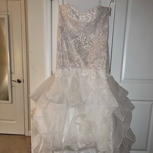 Wedding dress (Never worn)